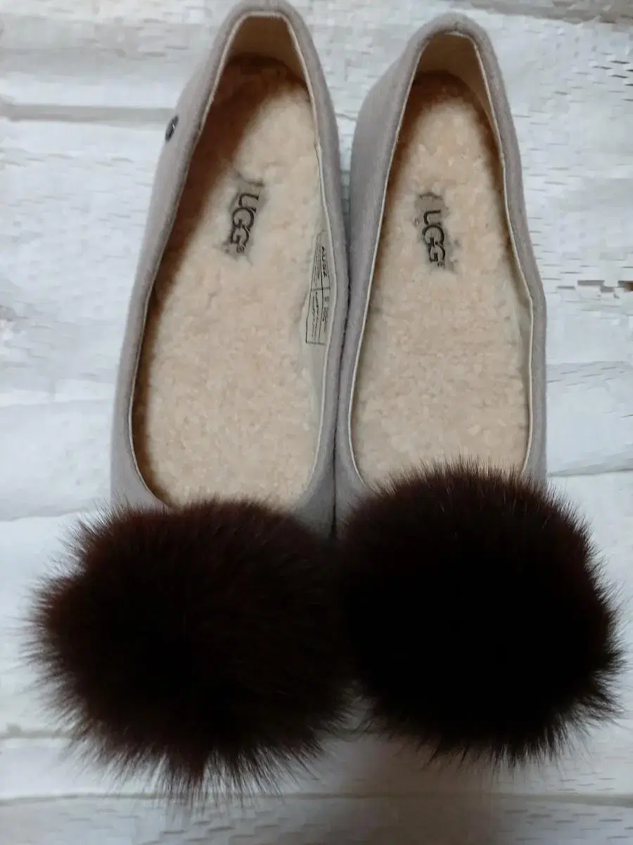 UGG Flats