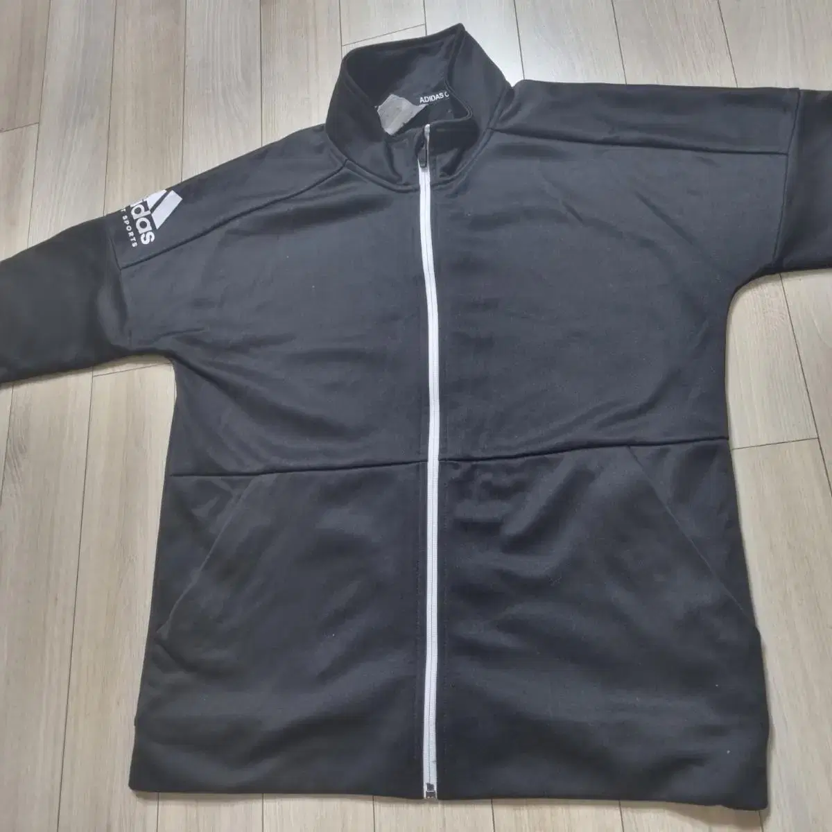 Adidas Windbreaker (150)