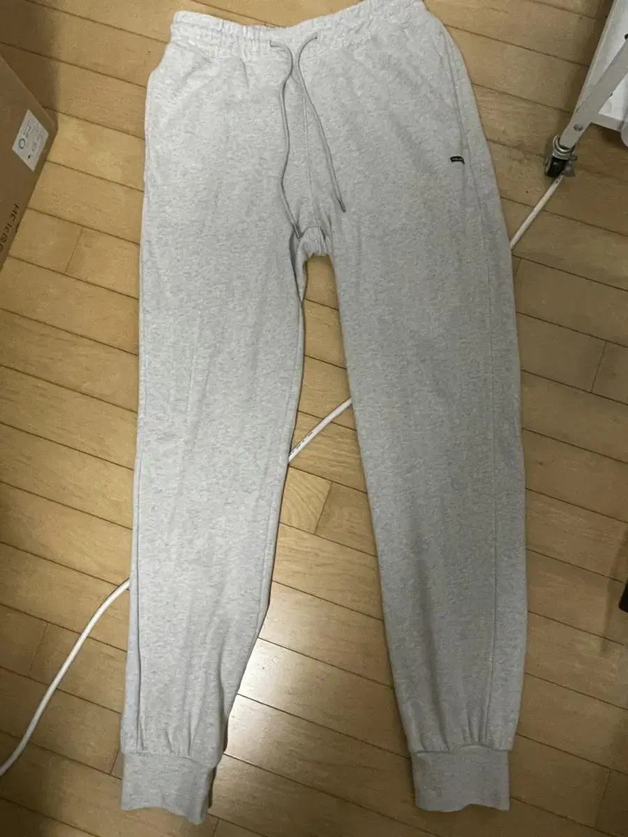 Volante jogger pants pants cream color size 2 min