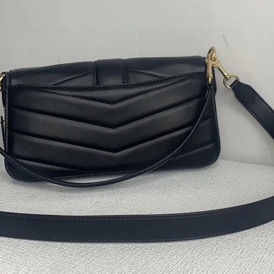 코치 COACH GEORGIE 숄더백 퍼피 퀼팅 실버워터폴 C2801