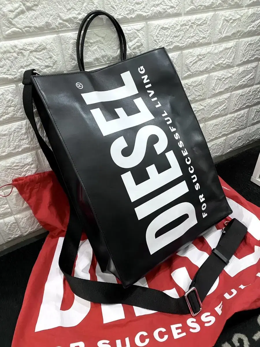 DIESEL 디젤 DSL로고 쇼퍼백(L)