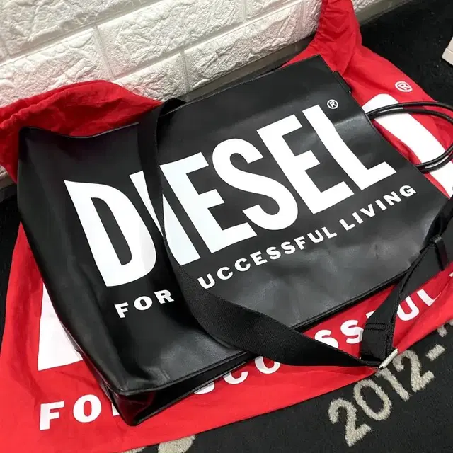 DIESEL 디젤 DSL로고 쇼퍼백(L)