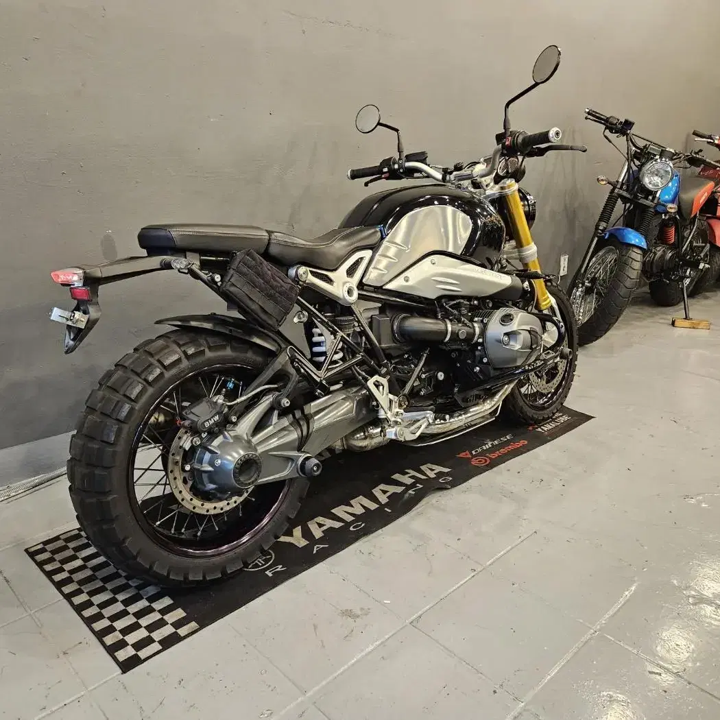 부산 장유 BMW 알나인티 R9T 노멀 15년 유광블랙 민트급판매합니다.