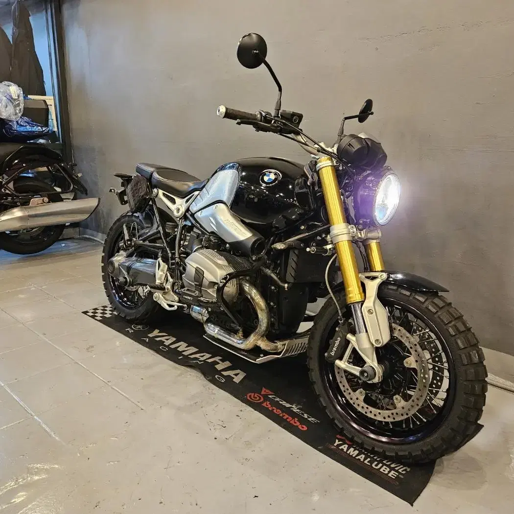 부산 장유 BMW 알나인티 R9T 노멀 15년 유광블랙 민트급판매합니다.