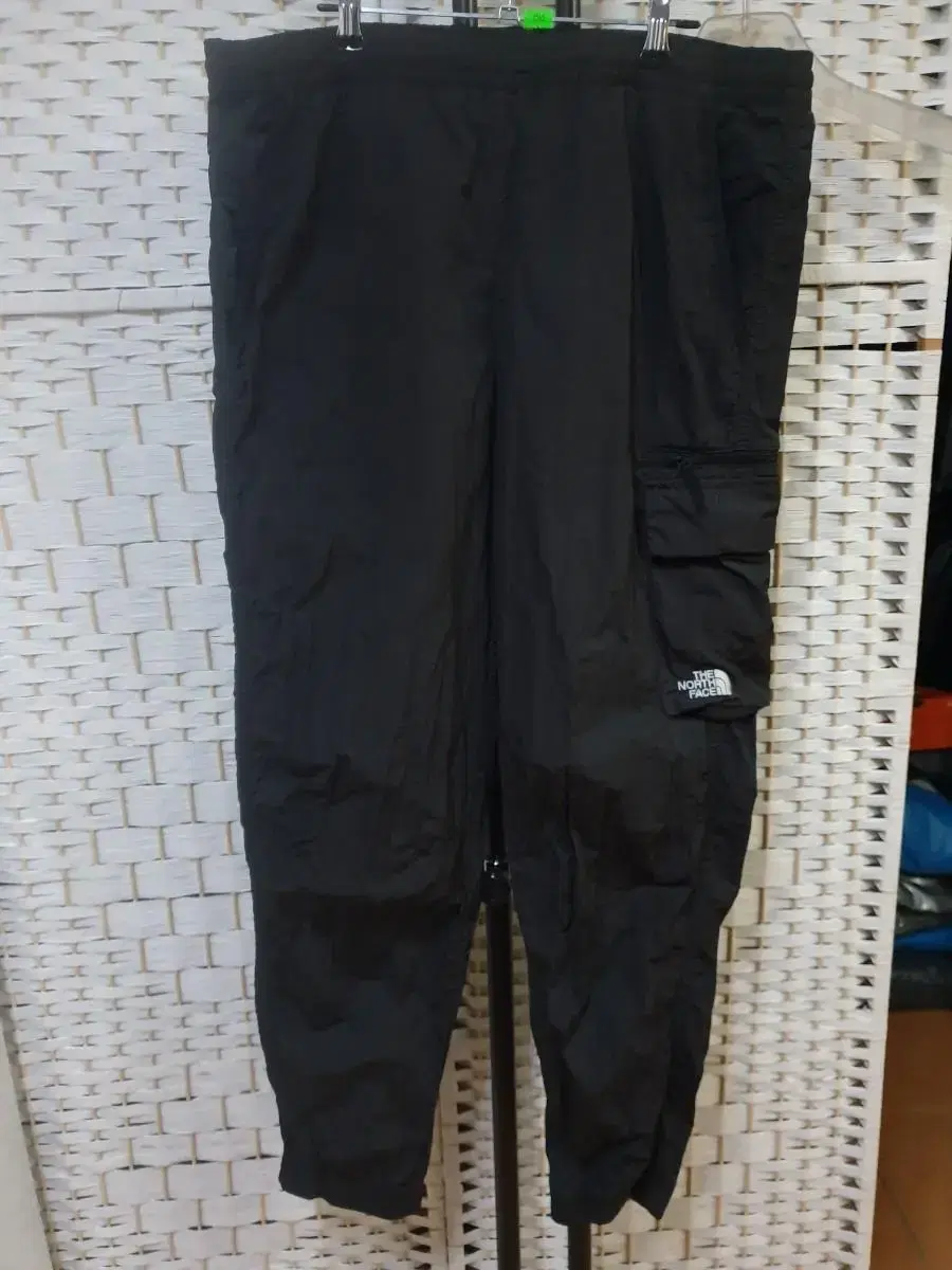 (1565) The North Face Outdoor Cargo Jogger Pants 36 in.