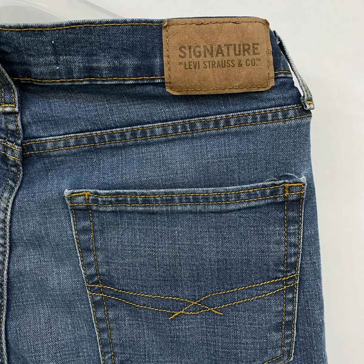 Levi Strauss & Co. 리바이스 WPL423 일자핏 청바지