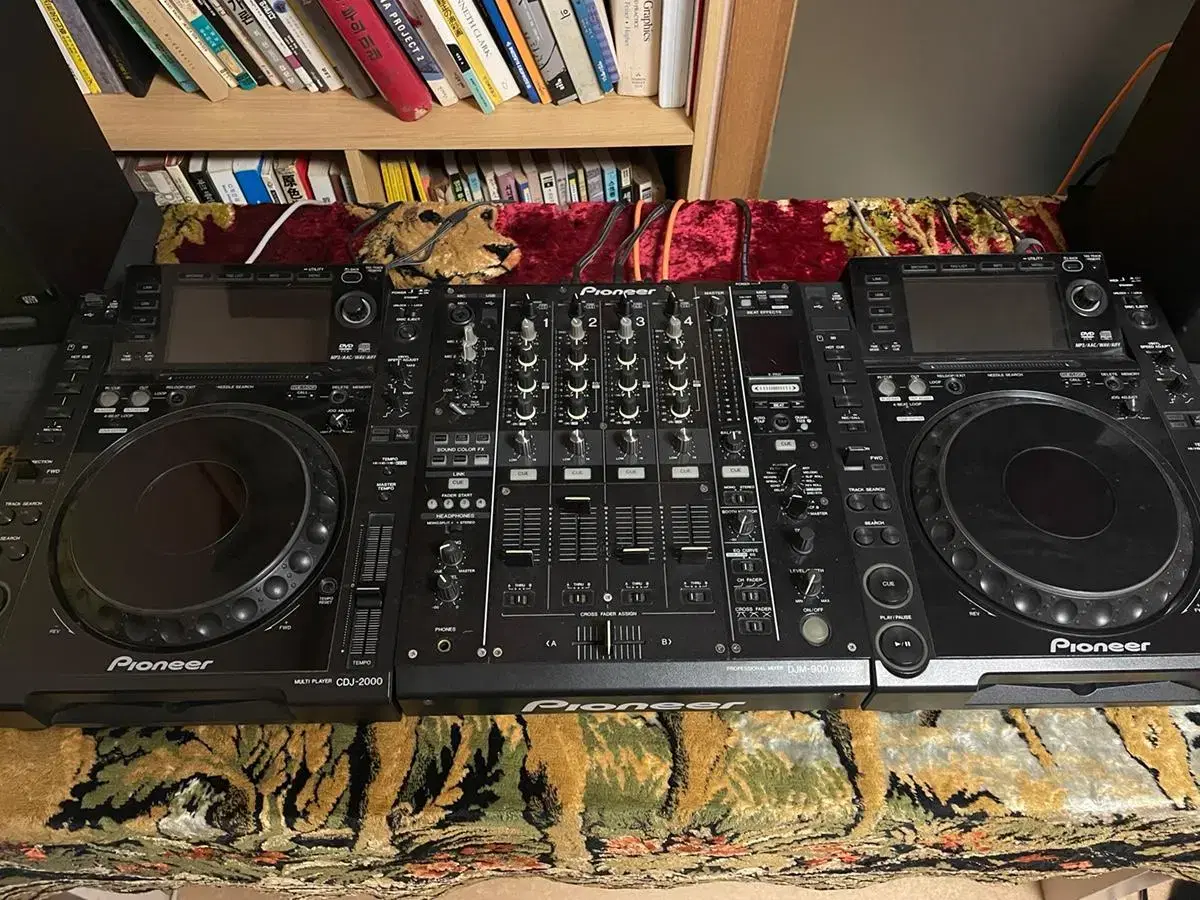 CDJ2000, DJM 900nexus, Presonus Eris E5