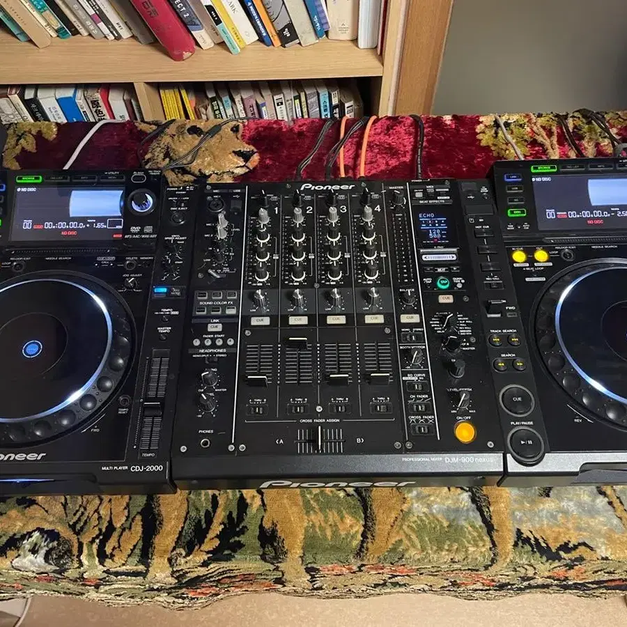 CDJ2000, DJM 900nexus, Presonus Eris E5