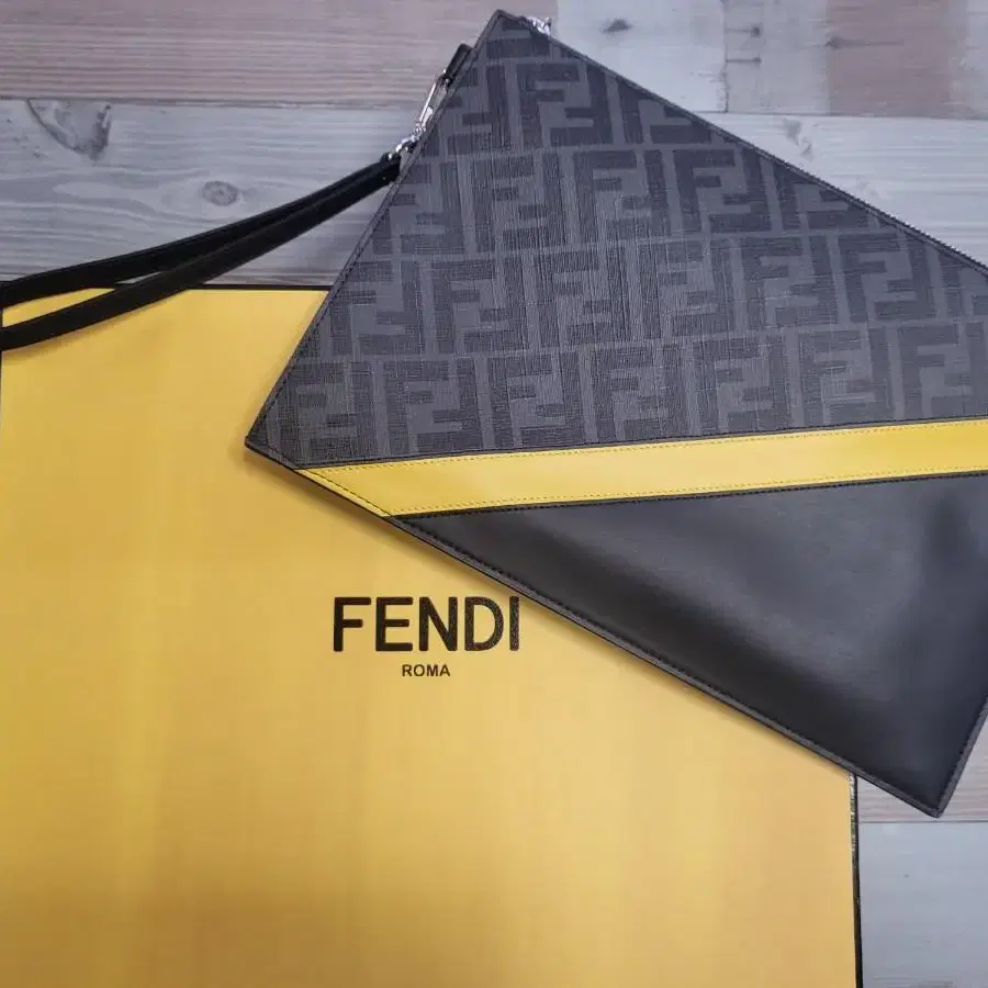 펜디 FENDI 클러치백