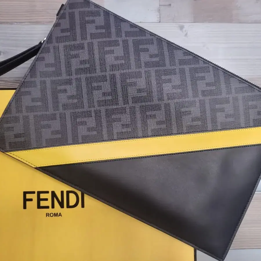 펜디 FENDI 클러치백