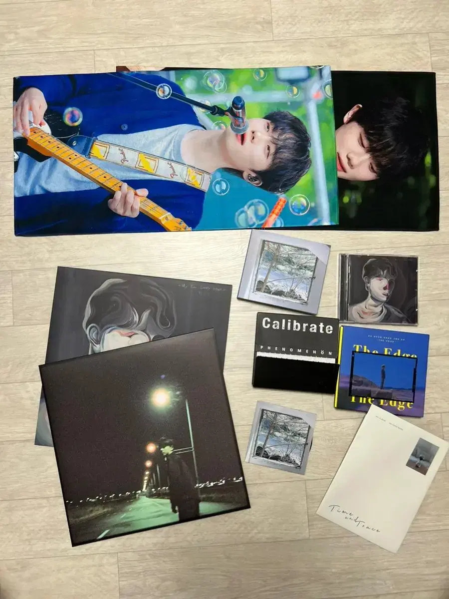 Sells Ha Hyun Sang albums, slogans, merchandise, photocard 