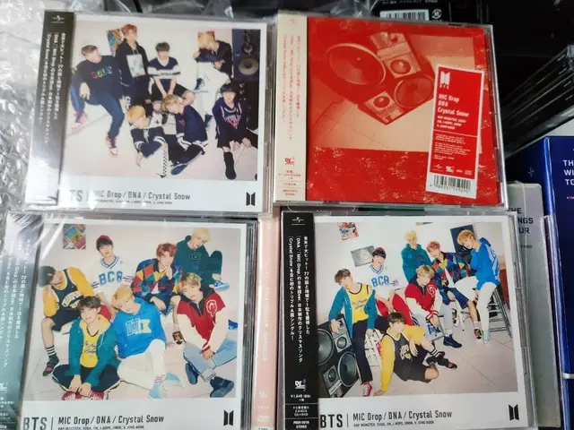 방탄소년단 일본 MIC DROP, DNA 초회한정판 특전엽서 포함