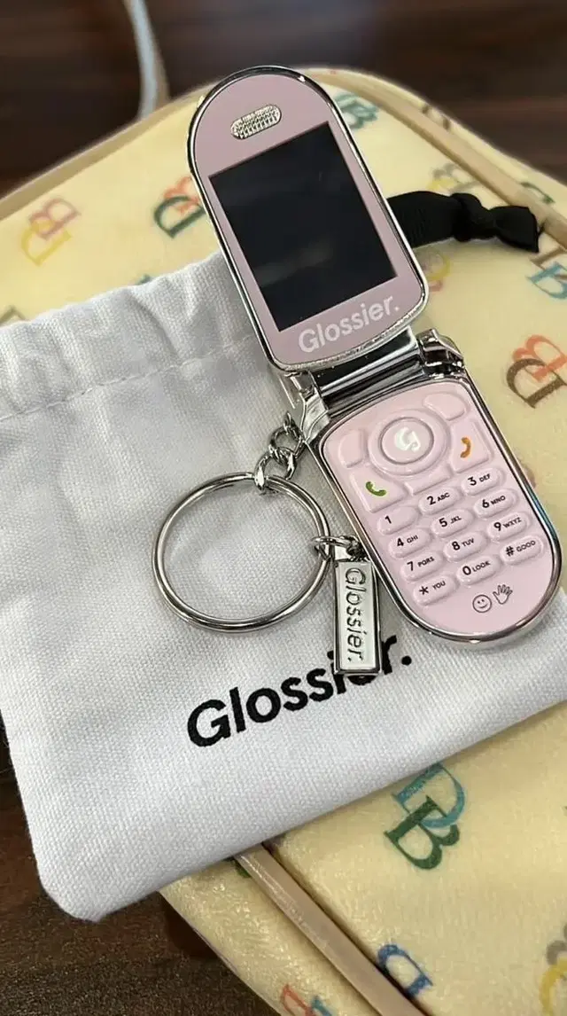 글로시에 Glossier LA 키링