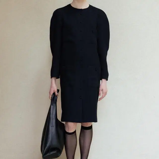 ROWE 로웨 Button-up out pocket midi dress