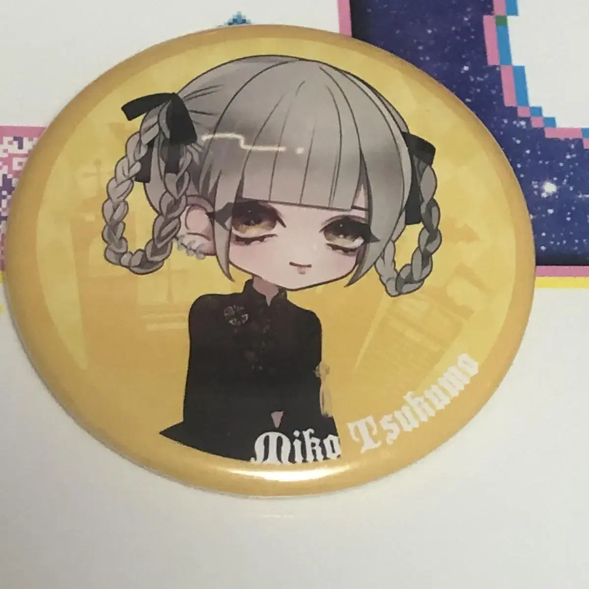 Jihadol Hiroshin Azatoi Monoclonal Tsukumo Miko Can Badge