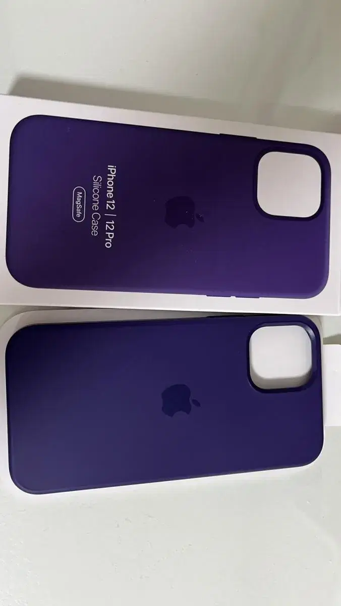 Apple Genuine Macsafe Silicone Case for iPhone 12/12 Pro Amethyst