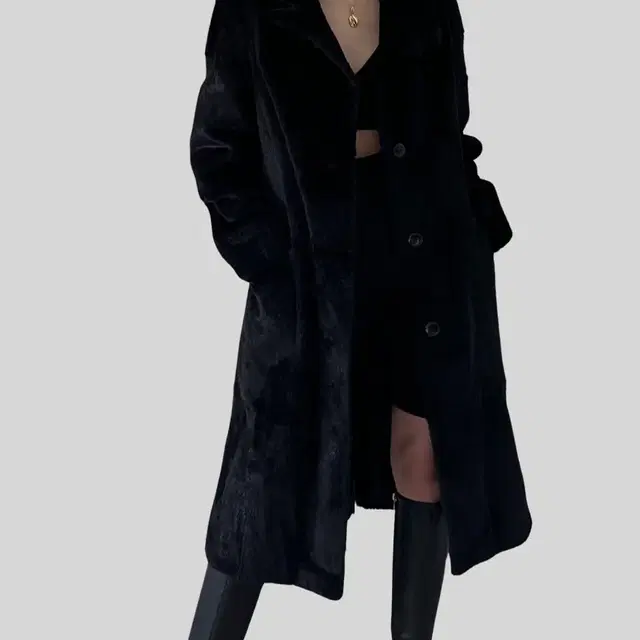 < (Salvatore Ferragamo)black fur long co