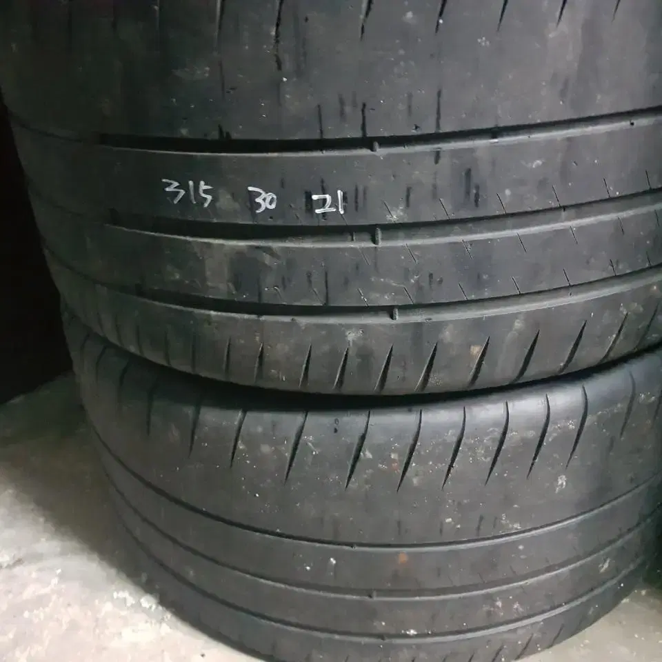 315 30 21 2짝 미쉐린 컵2 중고 타이어 팝니다