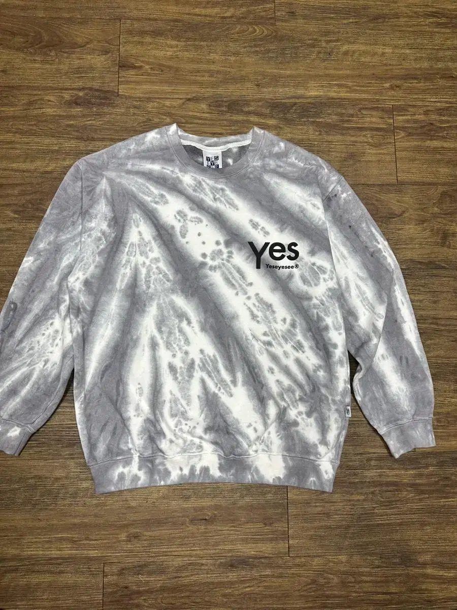 YESEYESEE Yeseyesee Tie-Dye Crewneck