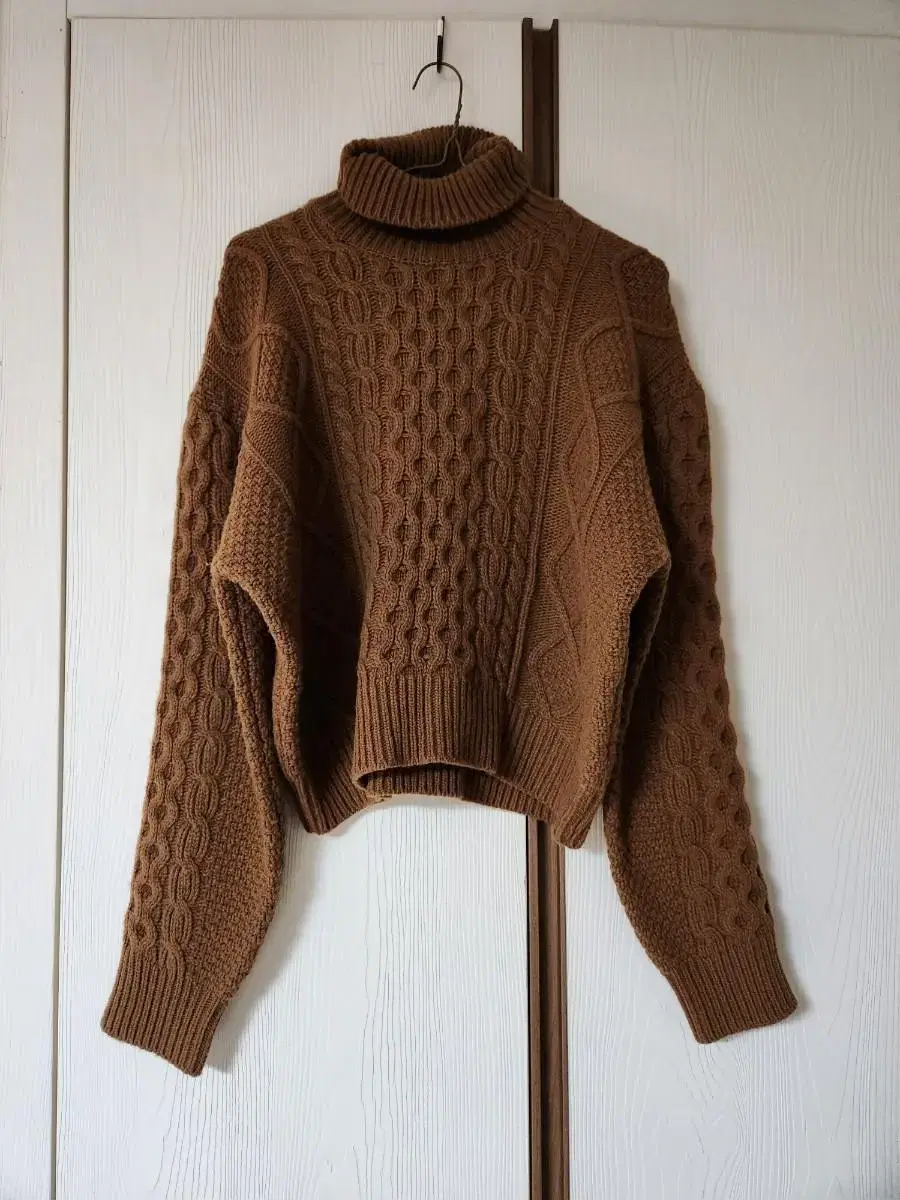 Chunky Turtleneck pola Pretzel Knit