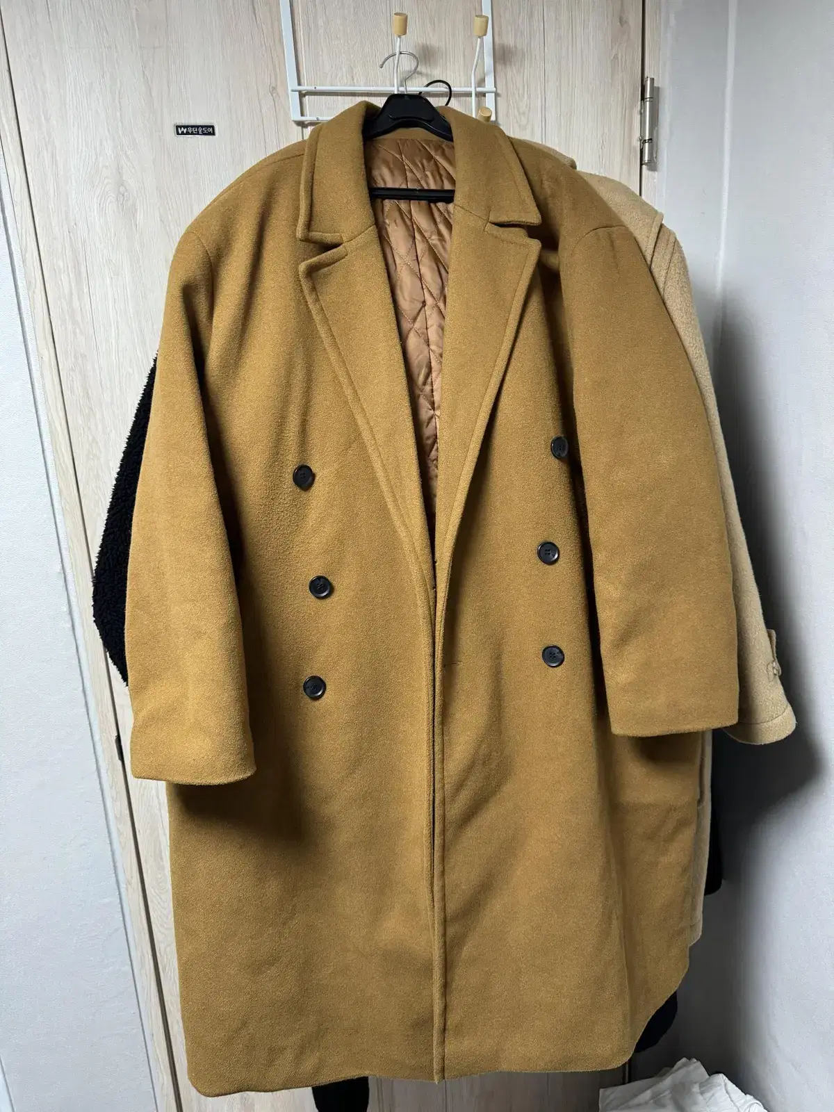 Man-In-Store Overfit Coat