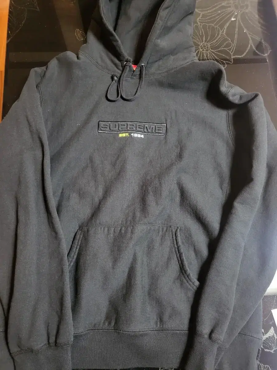 Supreme Brushed Hoodie size L sells out