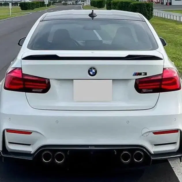 BMW 3시리즈 F30 M3 CS F80 블랙 카본 스포일러