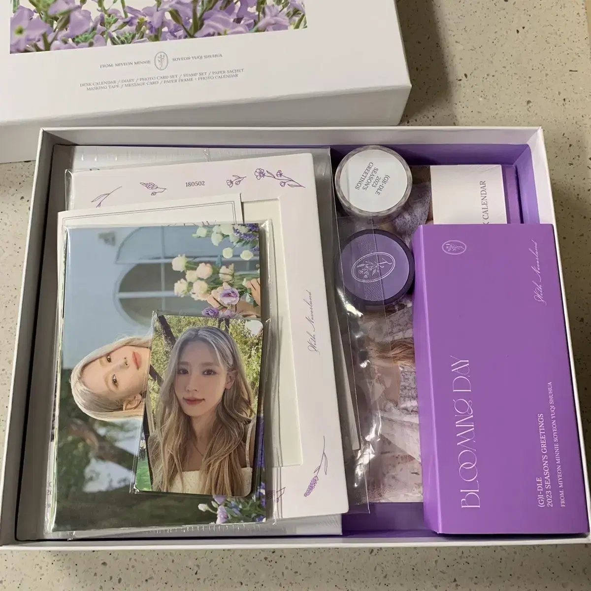 (full configuration) gidle idle 2023 season's greetings seasons greetings