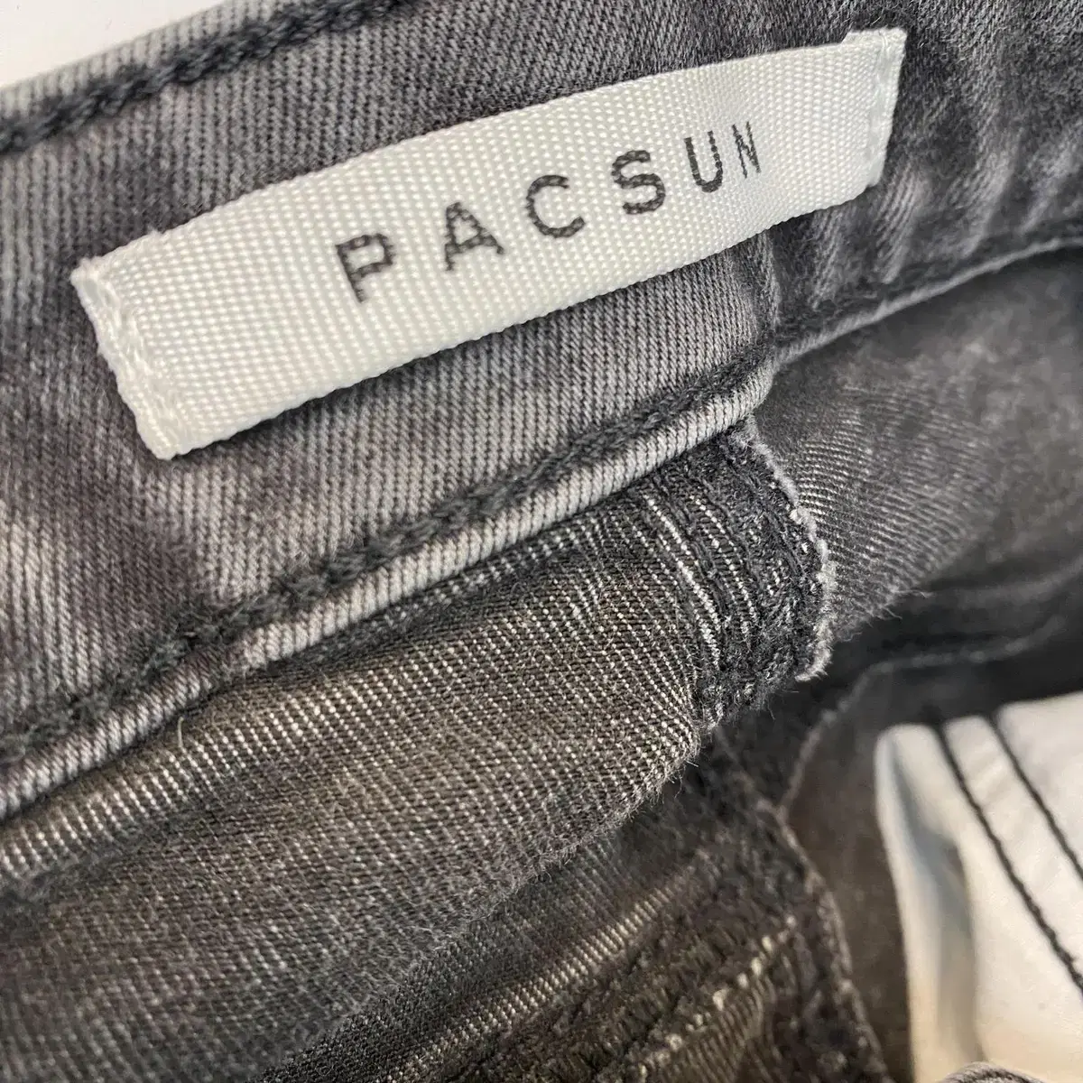 팍선 PACSUN 흑청 데님 바지 스키니핏 렉귤러핏 구제바지 빈티지바지