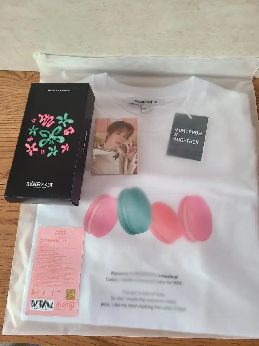 TXT tomorrow x together T-shirt + binder (unsealed)