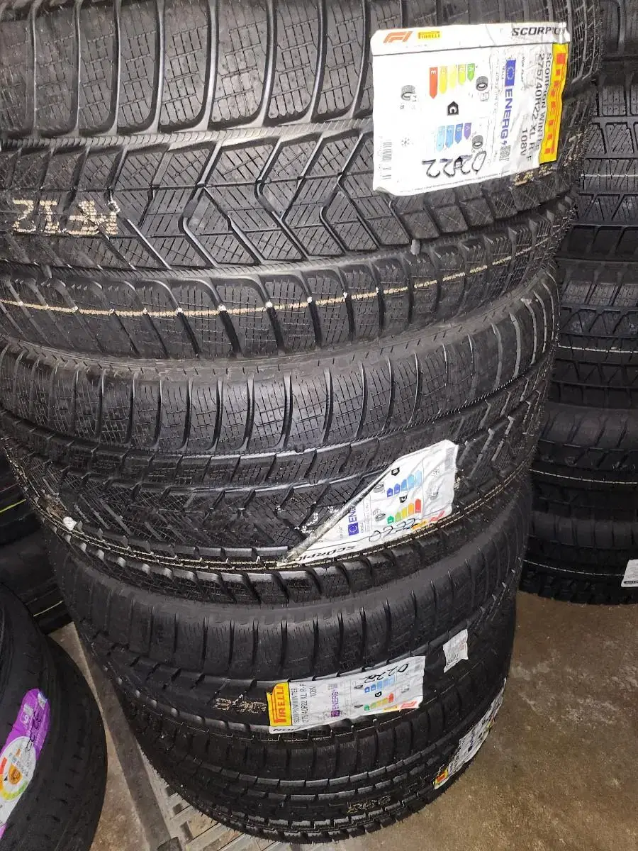 275/40R22 315/35R22 피렐리 윈터타이어 4개 판매