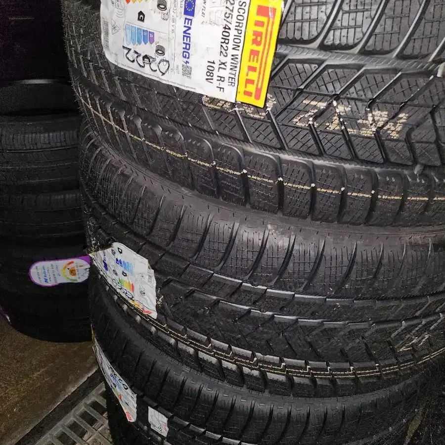 275/40R22 315/35R22 피렐리 윈터타이어 4개 판매