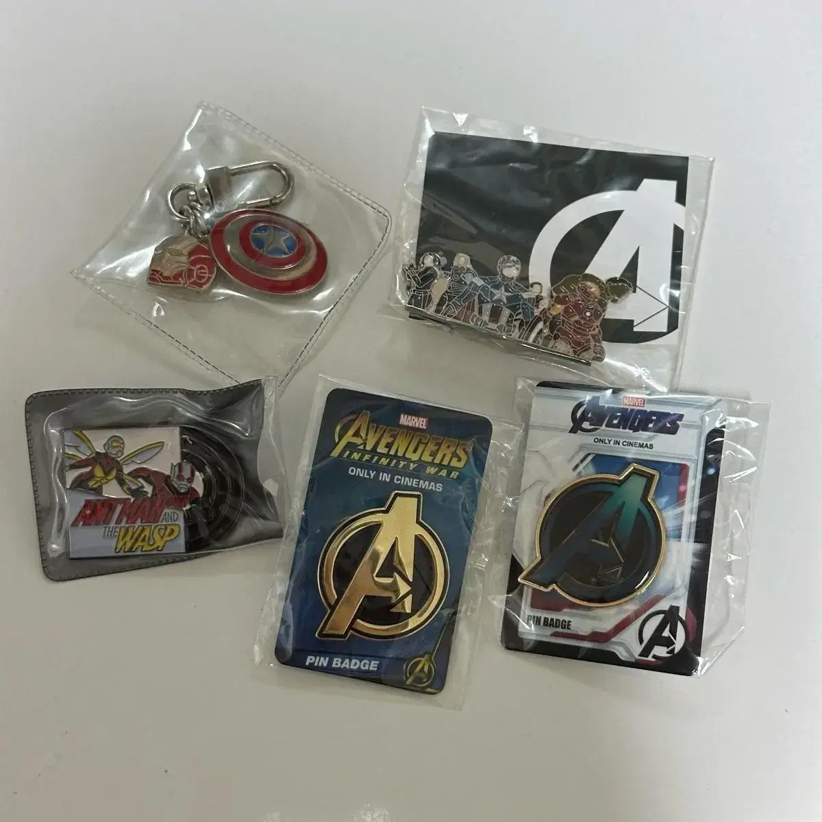 Avengers Marvel Badge & keyring in bulk