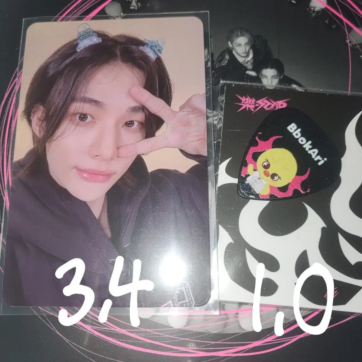 Skz popup store Gapaway 2nd hyunjin @pokari guitarpeak WTS