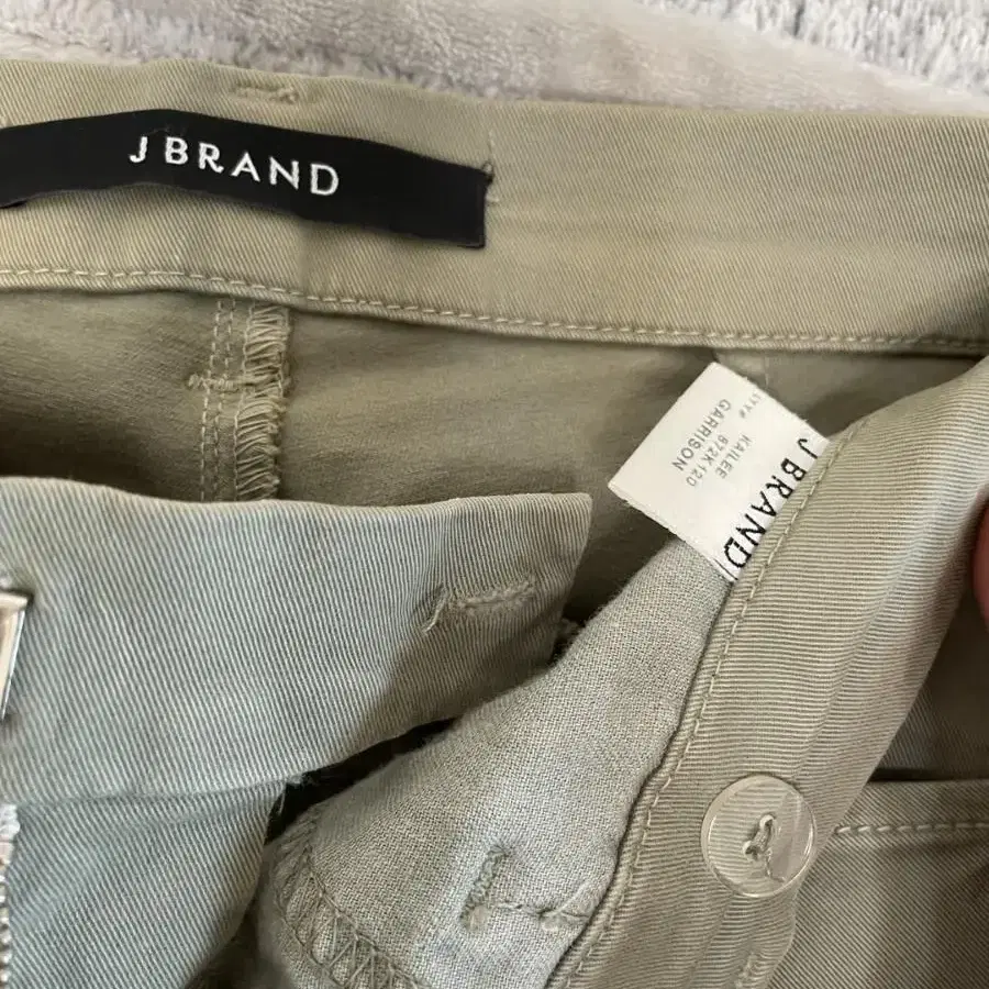 J brand 카키바지 24