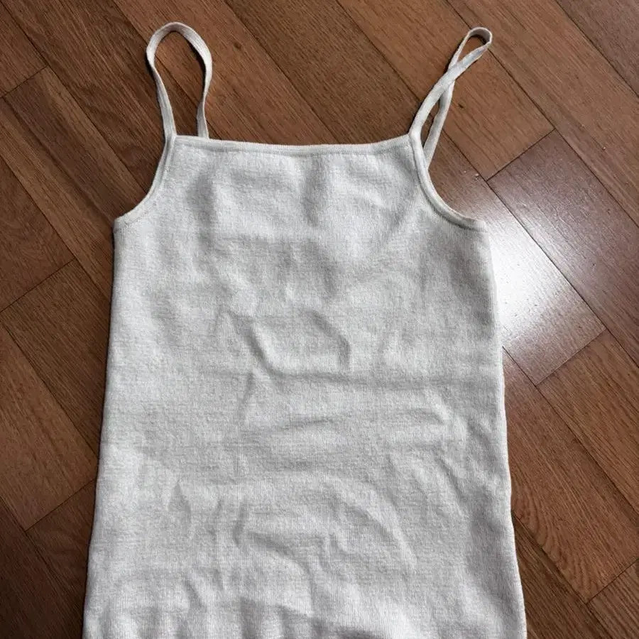 낫띵리튼 Yekki knit sleeveless