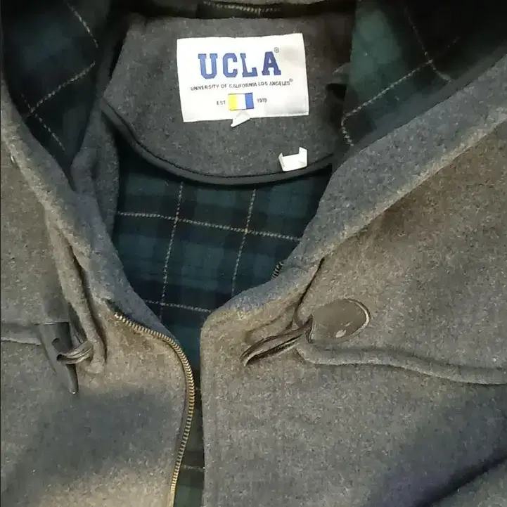 UCLA 더블 단추 코트