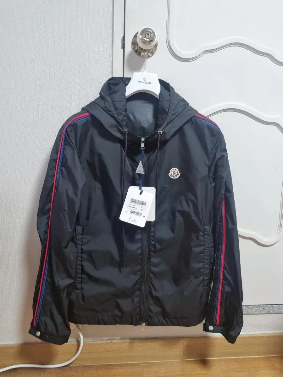 Moncler Hatav Windbreaker Black/3 Size New