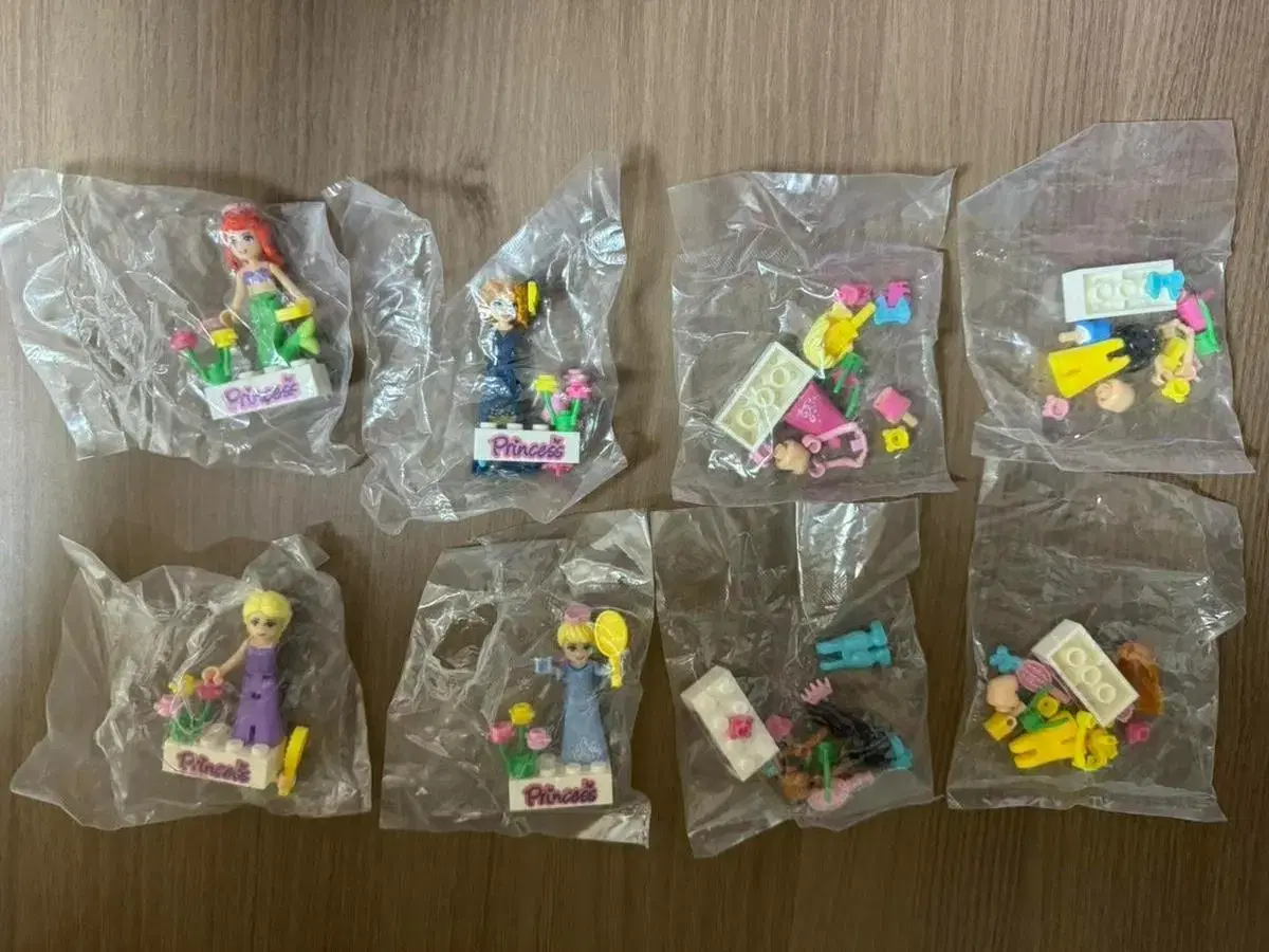 8 Mini LEGOs (Princess LEGO)