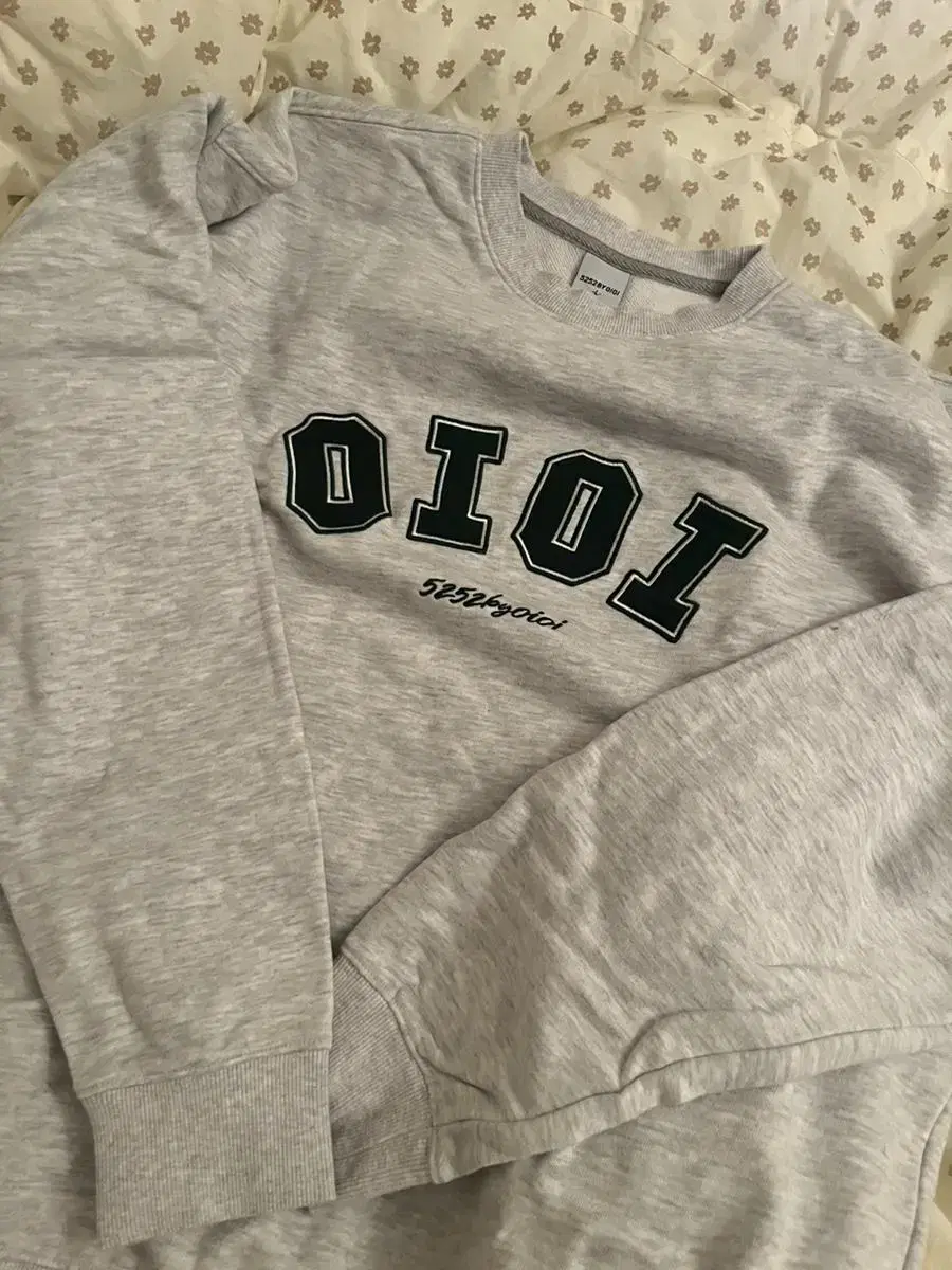 I.O.I cignature sweatshirt