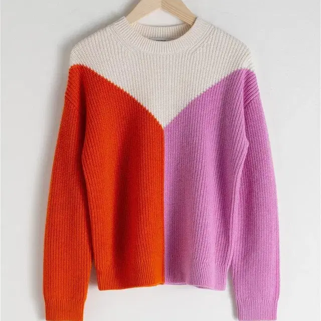 앤아더스토리즈 니트  Colour Block Sweater