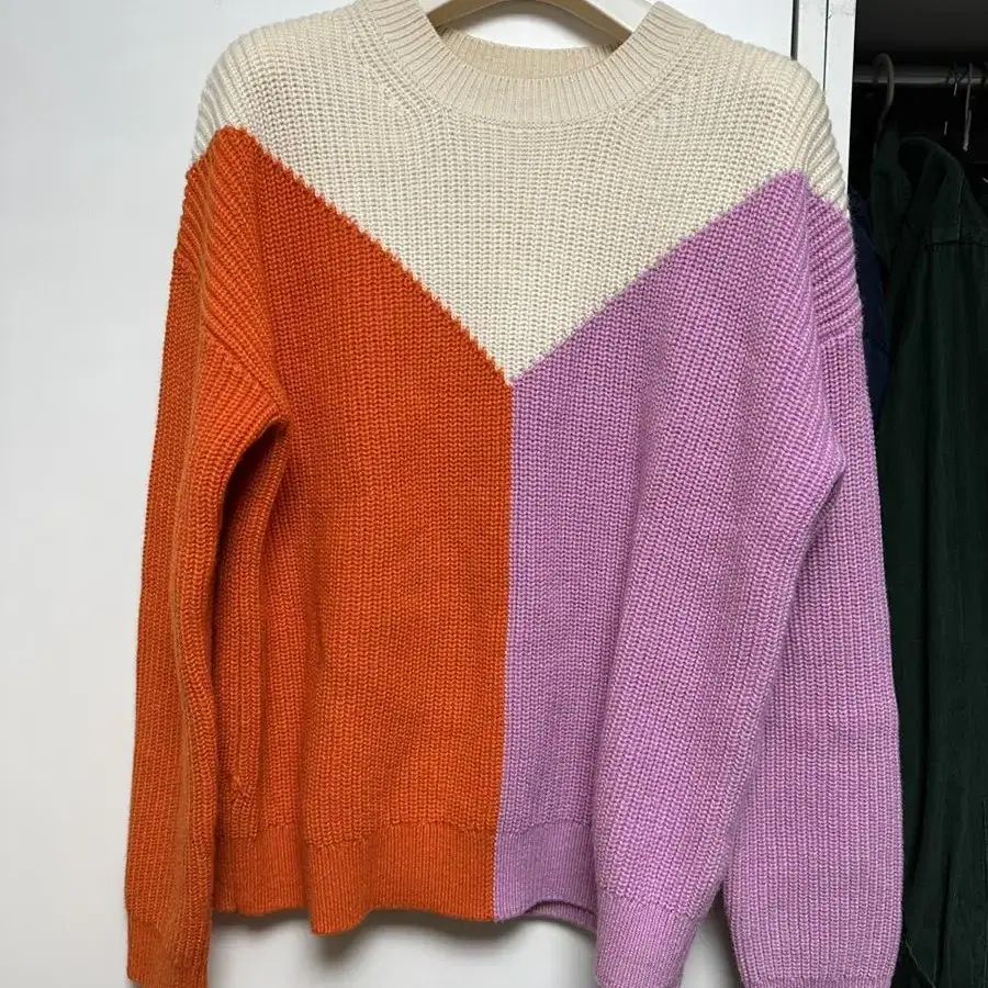 앤아더스토리즈 니트  Colour Block Sweater