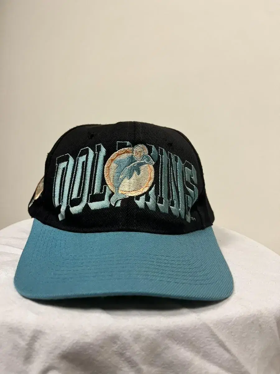 Old School) Vintage Dolphin Hat