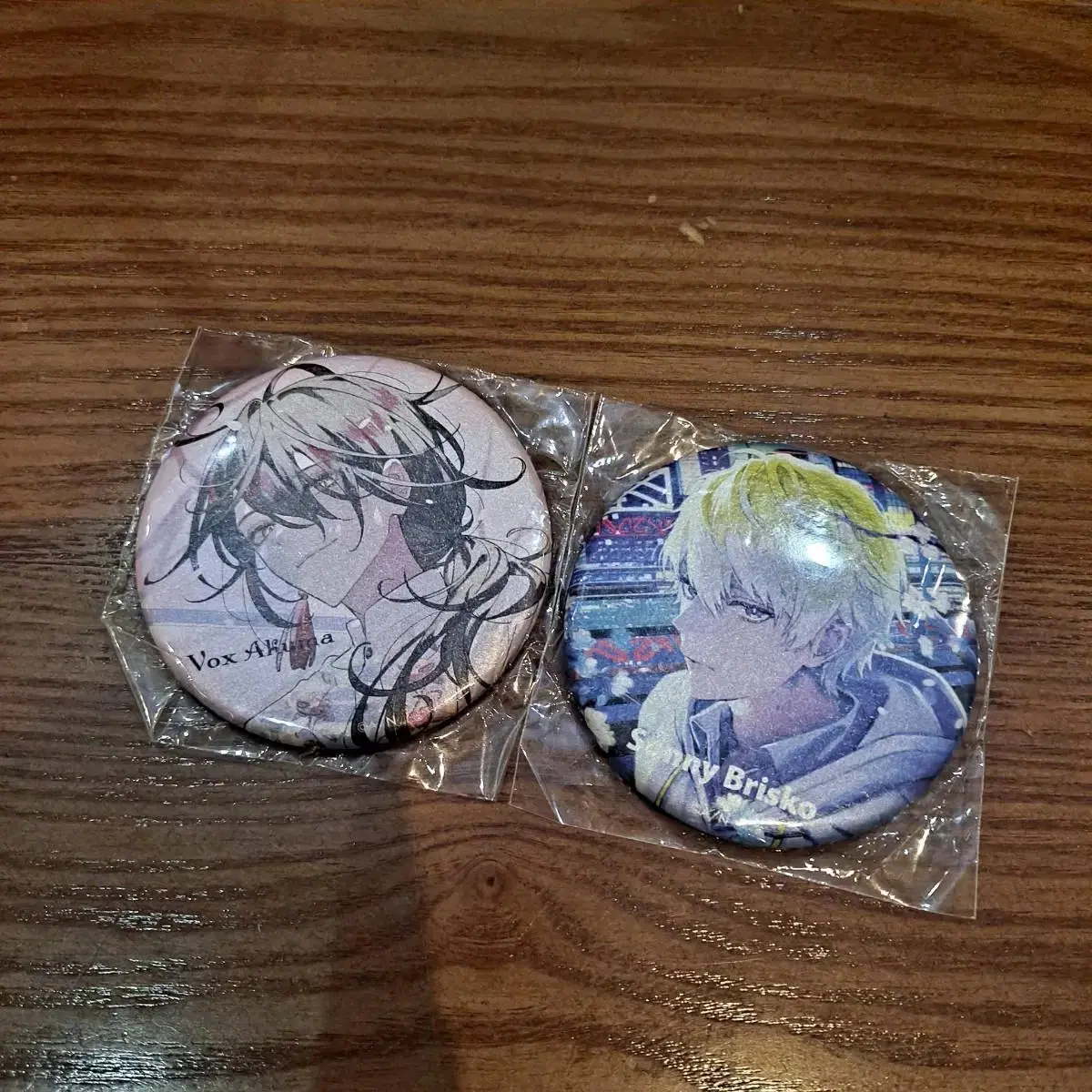 (Discount) NIJISANJI EN Luxeem Noctix Sakura Bloom Badge