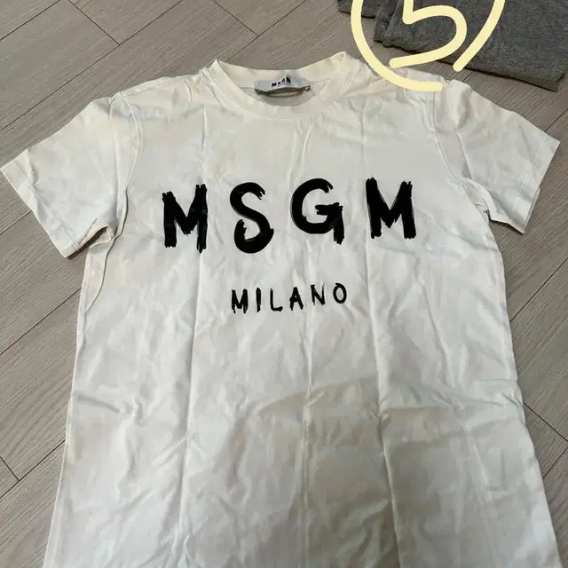 메종키츠네 아미 꼼데 아페세 msgm 티셔츠