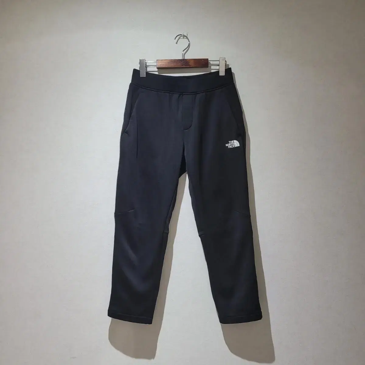 75(S) The North Face Banded Sweatpants