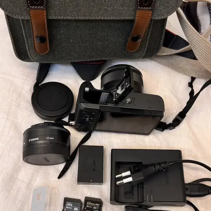 캐논EOS m6 16GB+32GB+22m단렌즈+15-45m렌즈+마이크2개