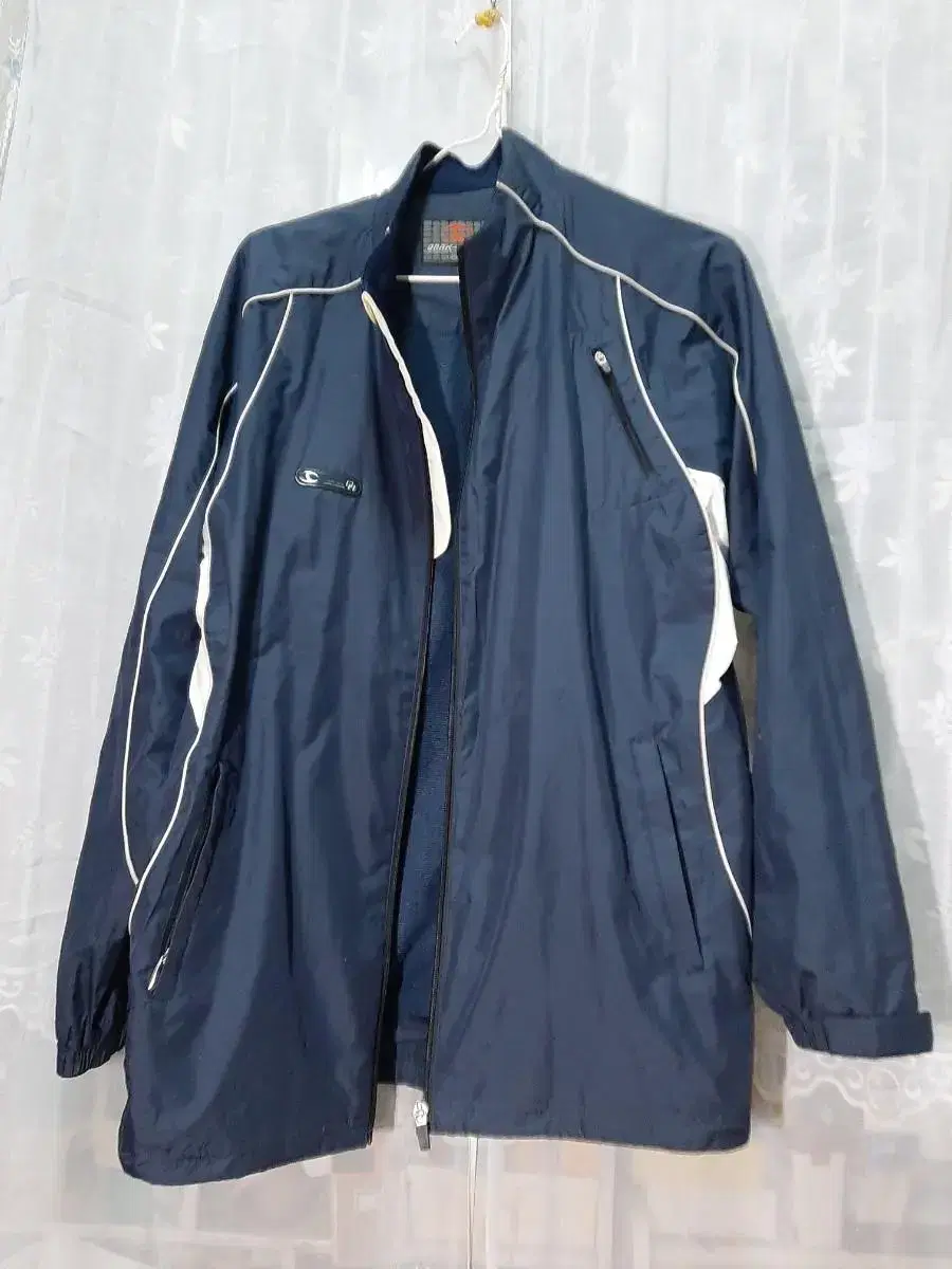 Dark Horse Windbreaker Jacket / Size 95 (L)