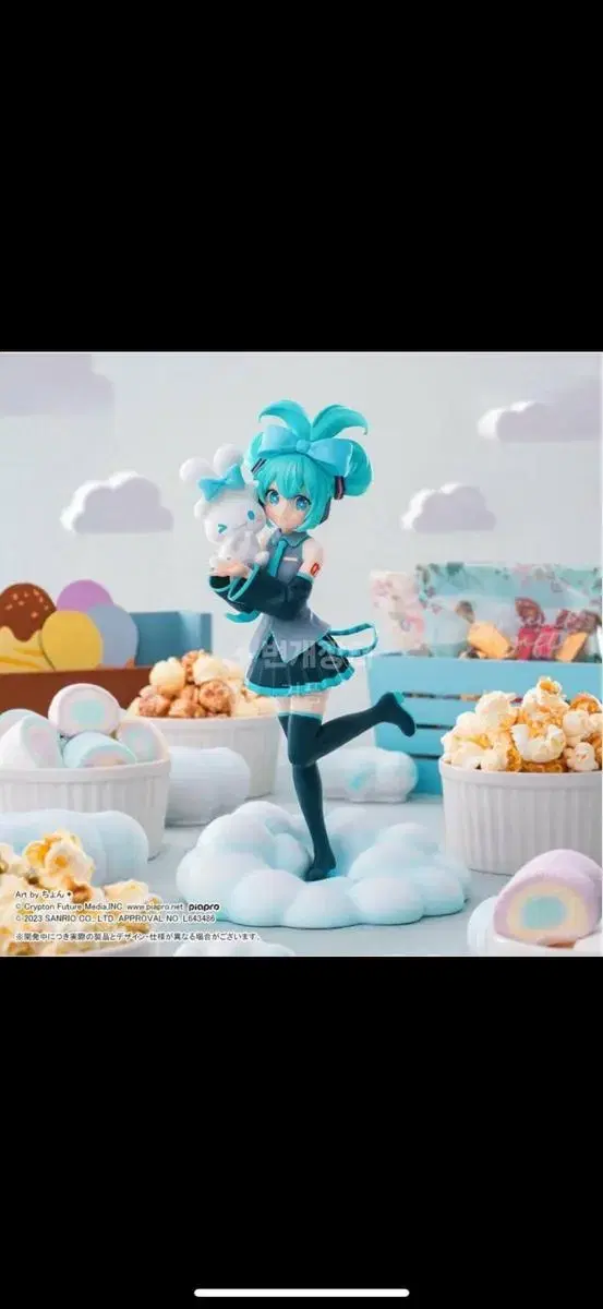 Miku Cinnamon Roll Collaboration Figure