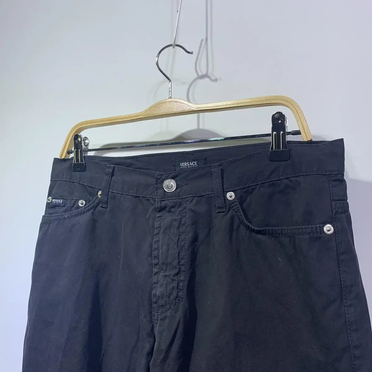 Genuine) Versace black jin pants for sale